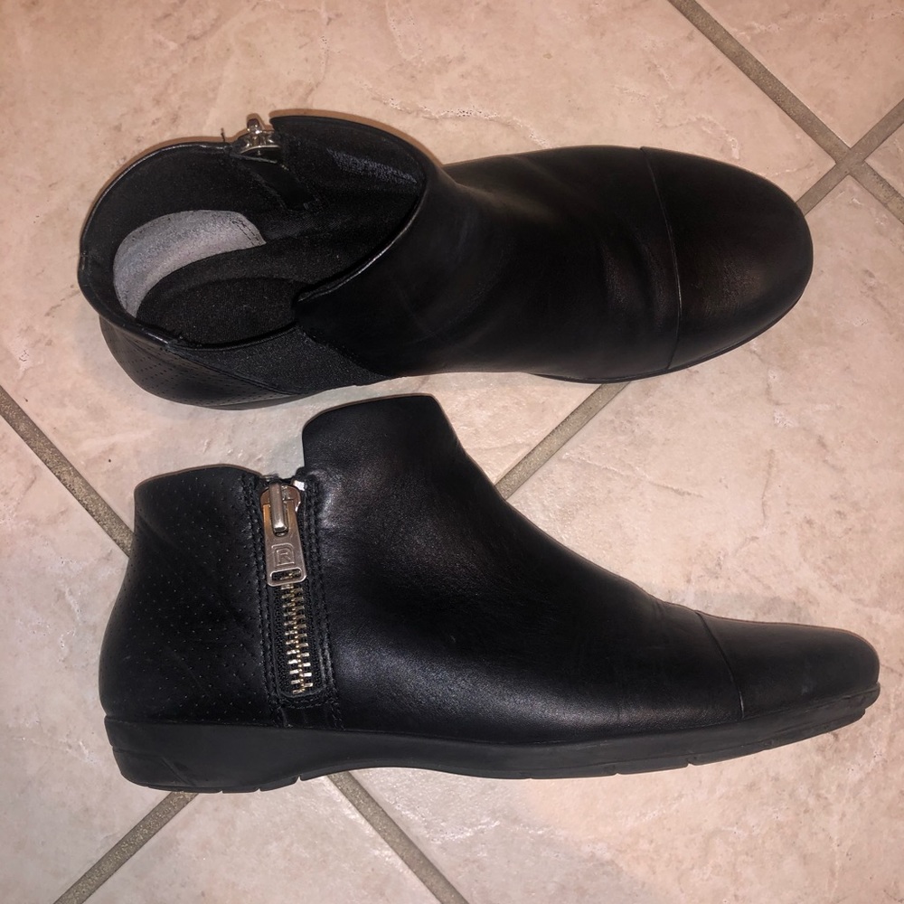 Rockport black leather booties